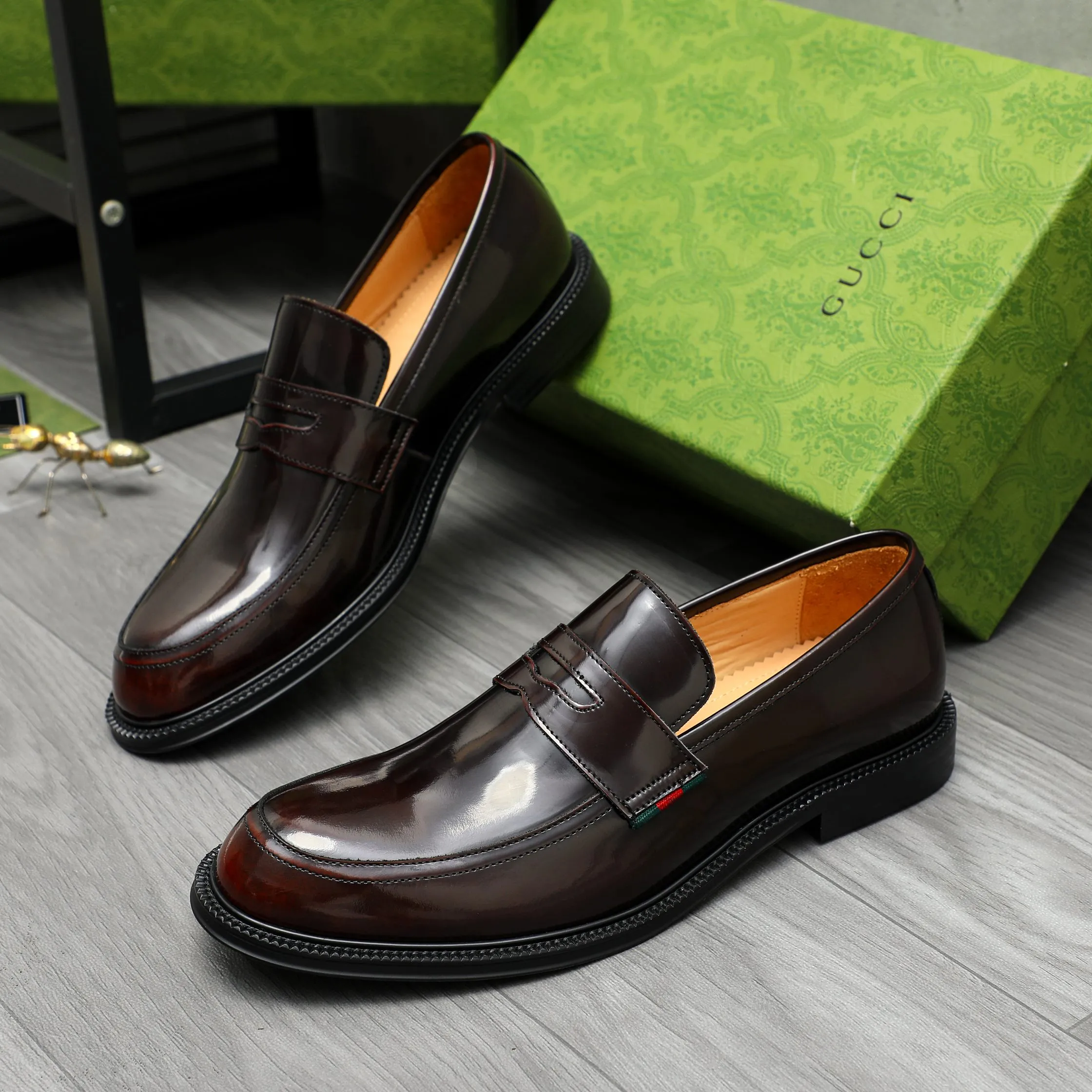Men's shoes 💰500 Product trademark: GUCCI "Gucci" business slip-on leather shoes Regular size: 38-44 (45.46 custom-made, non-returnable) Product materials: Selected color-brushed cowhide upper, cowhide lining, original rubber outsole